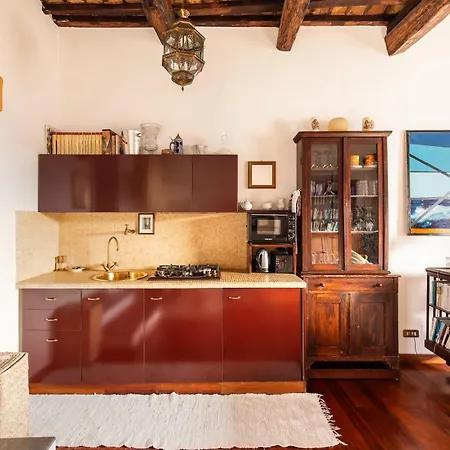 Piazza Mattei Terrace | Romeloft * רומא