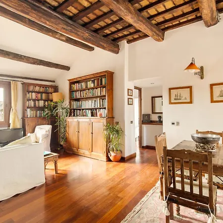 Piazza Mattei Terrace | Romeloft דירה
